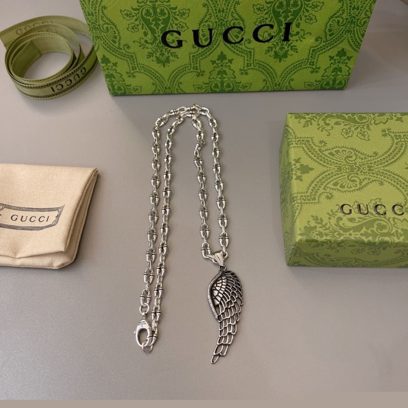 G*u*i necklaces